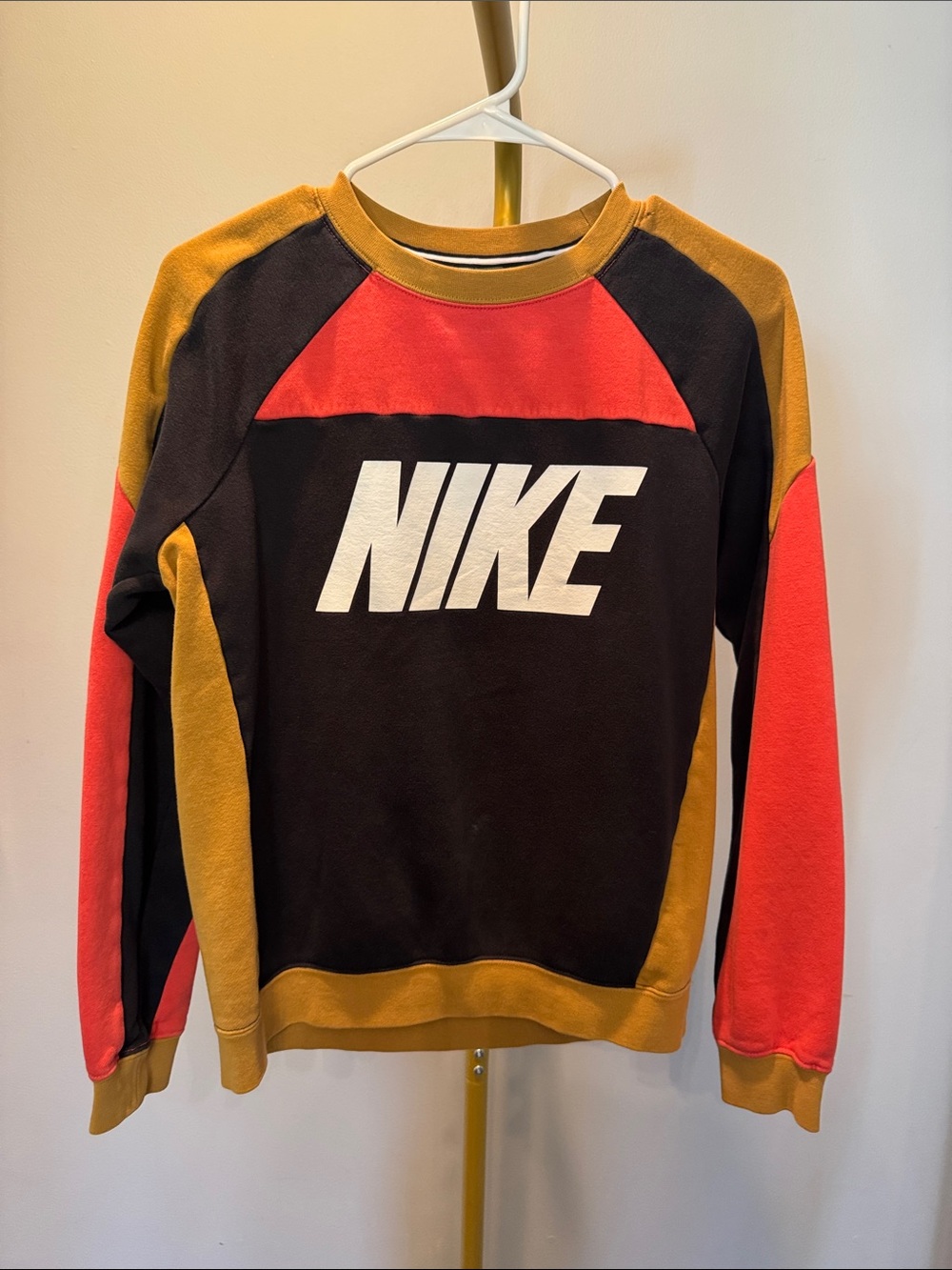 Nike vintage Colorblock Crewneck Sweatshirt retro spellout logo- Black/Red/Gold